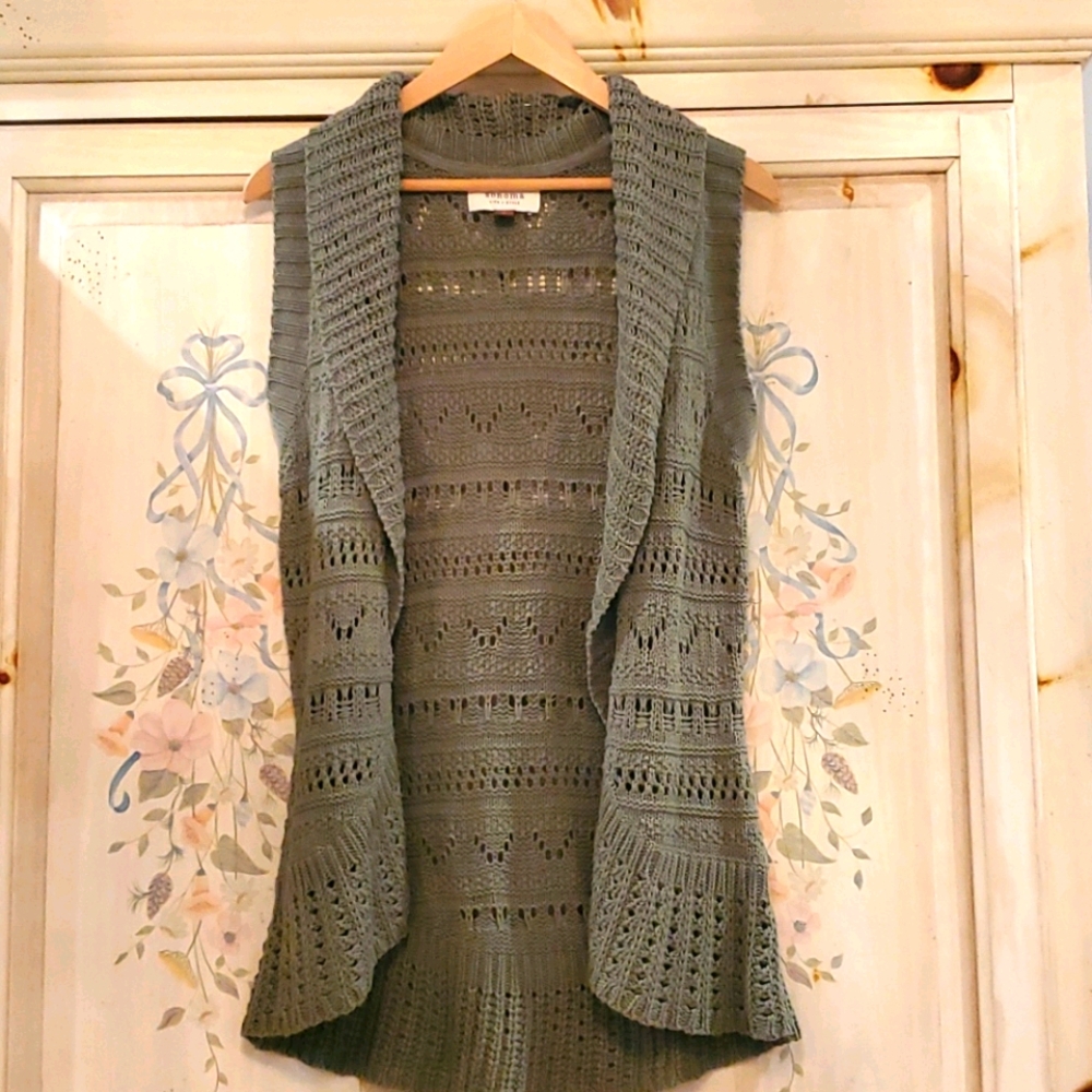 NWOT Sweater Vest knit khaki green Small